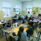 dzieci-robia-prace