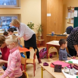 mali-wolontariusze-robia-prezenty