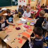 mali-wolontariusze-robia-prezenty