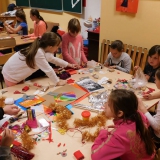 mali-wolontariusze-robia-prezenty