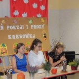 uczniowie-czytaja