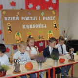 uczniowie-czytaja